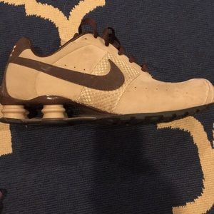 tan nike shox